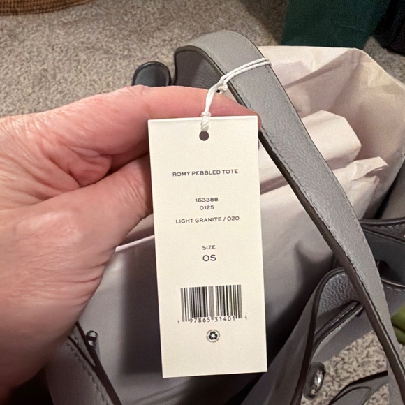 Tory Burch Romy pebbled large tote in light granite - Picture 2 of 4